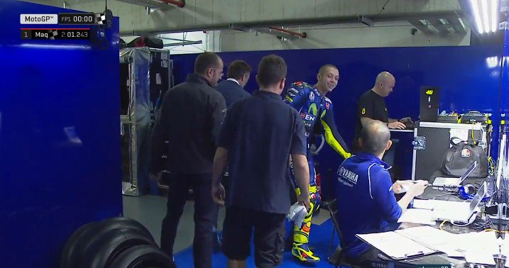 Valentino Rossi Bisa Berjalan Tanpa Tongkat.. Pakai Kaki Robot...? 4 Valentino Rossi Medical