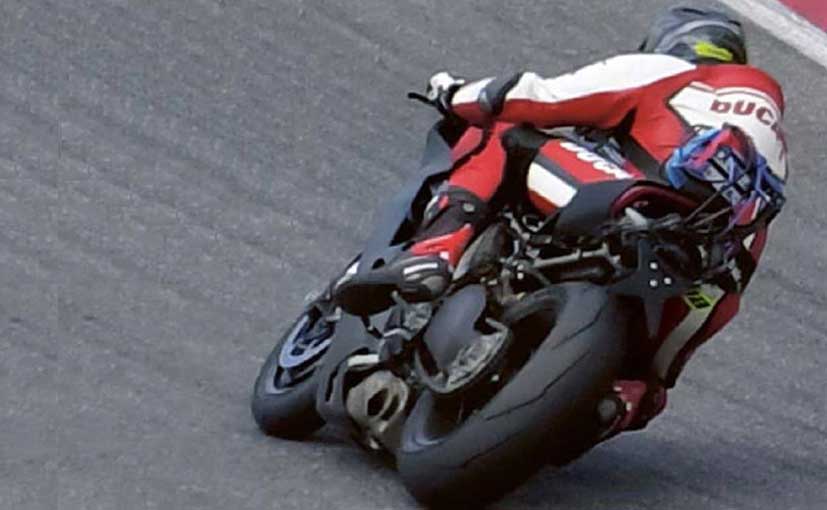 Bocoran Mesin Baru V4 Ducati, Nama Desmosedici Stradale, SuperHybrid, Firing Order Unik ! 1 ducati Desmosedici Stradale Foto auto ndtv com