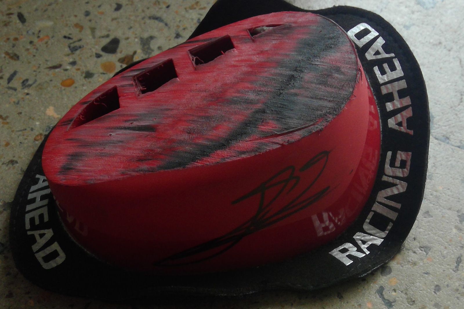 Video 'Dengkul' Jorge Lorenzo Copot 3 jorge lorenzo 99 signed knee slider