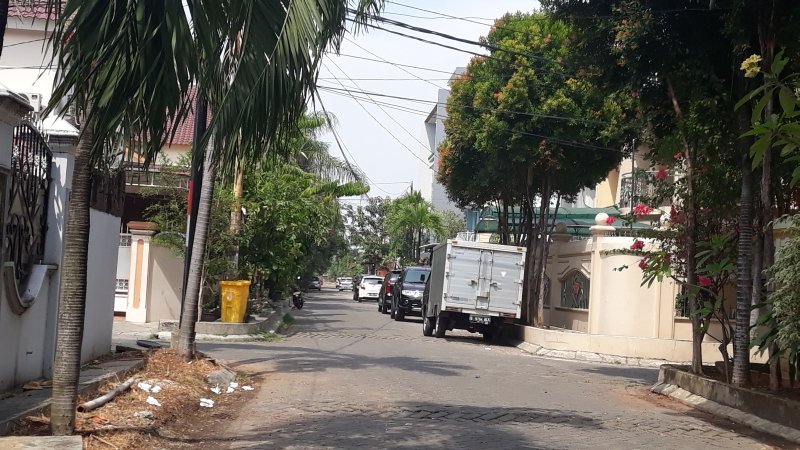 Bayar Berapa Jika Mau Tebus Mobil Yang Ikut Tercyduk Parkir di Pinggir Jalan ? 1 parkir mobil di jalan perumahan 1