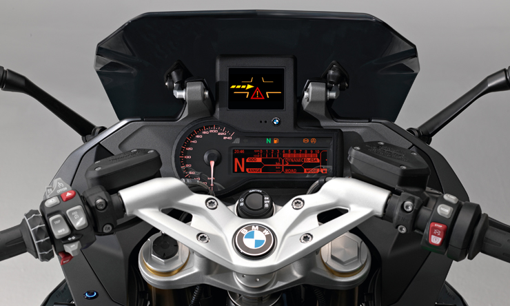 BMW, Honda dan Yamaha Bekerjasama Buat Teknologi Sepeda Motor Pintar 3 BMW-R1200-RS-Turn Assistant