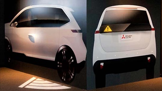 Unik, 'Marka Cahaya Otomatis' Peringatan Bagi Pejalan Kaki dari Mitsubishi ! 1 Mitsubishi Safe and Secure Lighting system