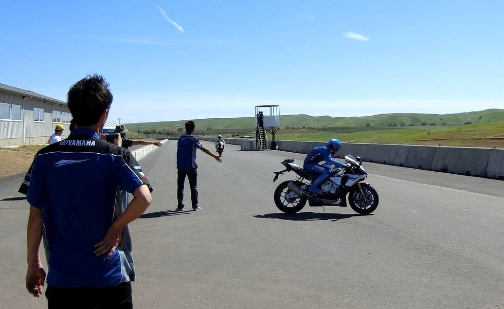 'Robot' Yamaha Saja Minta Tanda Tangan Valentino Rossi 1 Motobot Valentino Rossi