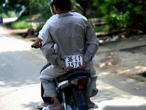 10 Foto Seputar Sepeda Motor Lucu bin Kocak.... !! 7 Plat nomor dinamis