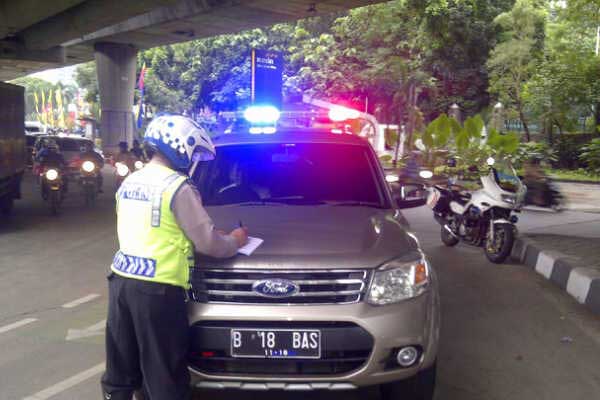 Copoten Rotator dan Sirene, Atau Penjara Menantimu Razia Sirine dan Rotator Terus Dilakukan Donk Pak !