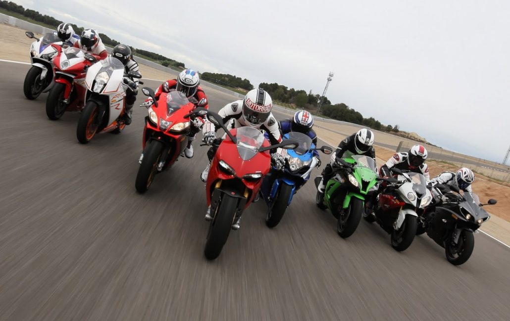 Kenapa Mobil Sedan Lebih Irit Daripada Motor Sport ? 1 Superbike