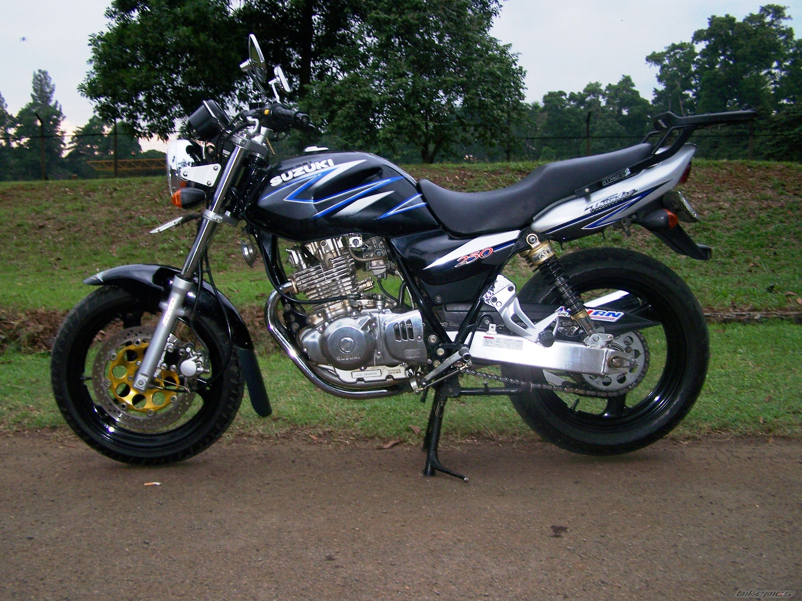 Inilah 10 Motor Sport Ganteng Yang Pernah Dijual di Indonesia, The Legend !!! 1 Suzuki Thunder 250 - Suzuki Thunder GSX 250