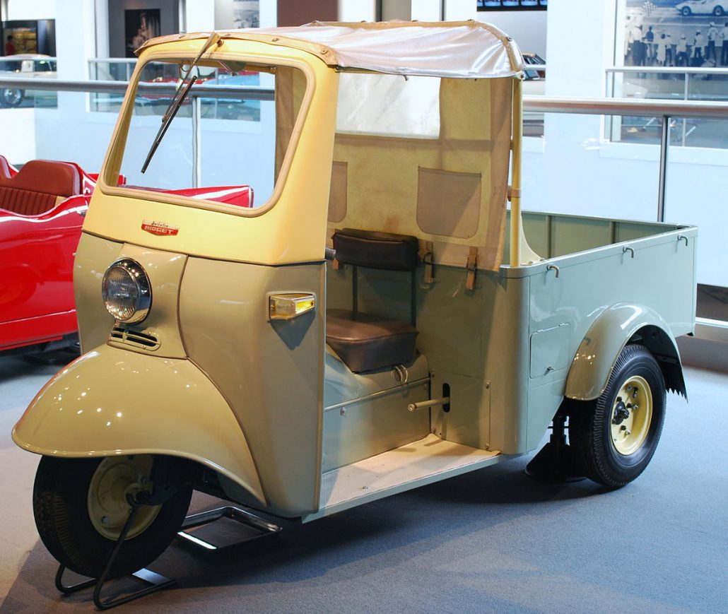 110 Tahun Daihatsu, Dari Bemo Klasik hingga Mobil Penumpang 1 110 Tahun Daihatsu, Dari Bemo Klasik hingga Mobil Penumpang