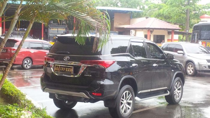 Weladalah, Fortuner "Gila" Milik Pengusaha Ini Gunakan Nopol Pejabat Tinggi Kepolisian 1 Weladalah, Fortuner "Gila" Milik Pengusaha Ini Gunakan Nopol Pejabat Tinggi Kepolisian