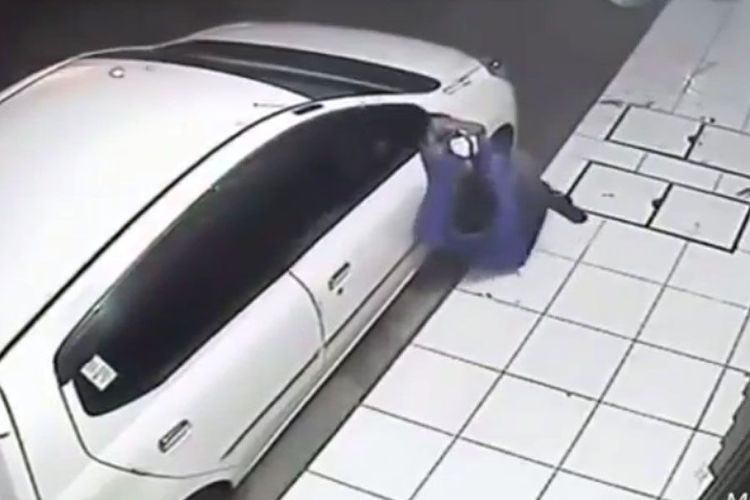 Pencuri Spesialis Spion Mobil Ini Gagal Beraksi, Yo Isin Rek ! 1 Pencuri Spesialis Spion Mobil Ini Gagal Beraksi, Yo Isin Rek !
