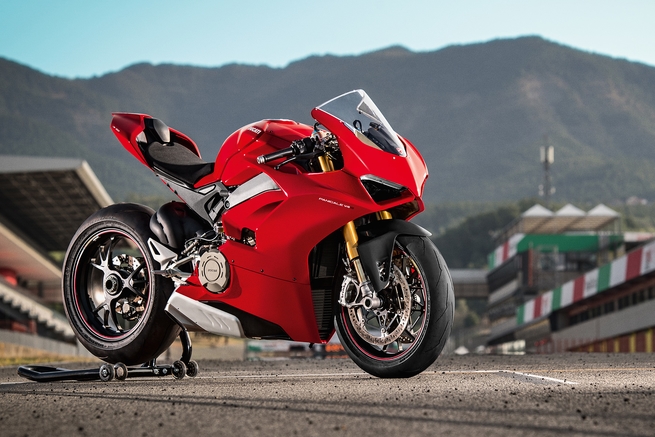 New 2018 Ducati Panigale V4 Dirilis, Siap Libas Kawasaki ZX-10RR 1 new Panigale V4 2018