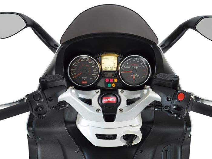 Super Skuter, 100 kpj Hanya Butuh 5.7 Detik !!! 3 Aprilia SRV850 Dashboard