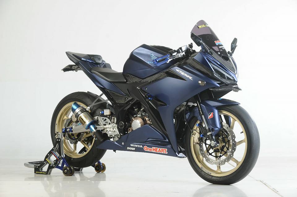 Fotogenik-nya CBR150R Ini Setelah Pakai Kaki CBR250RR .. Guantengg Polll !!! 1 Modification CBR150R
