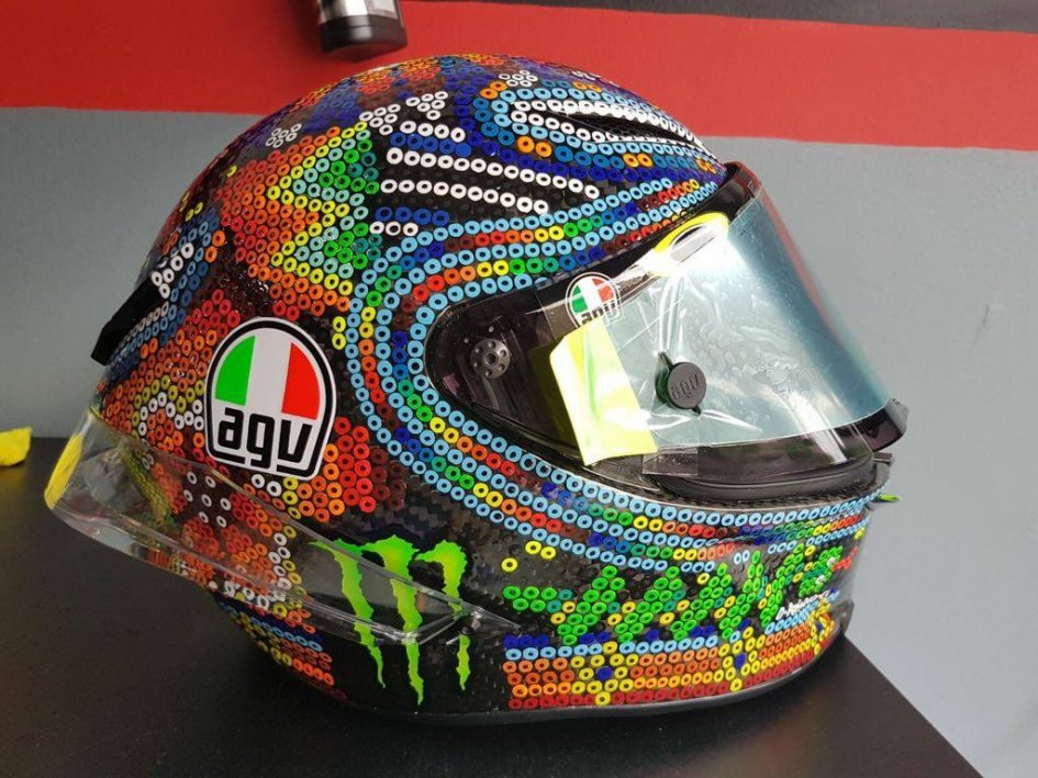 Helm Huichol Baru Valentino Untuk Tes Pra Musim Sepang dari Budaya Mexico ? 1 Helm Huicol Valentino Rossi