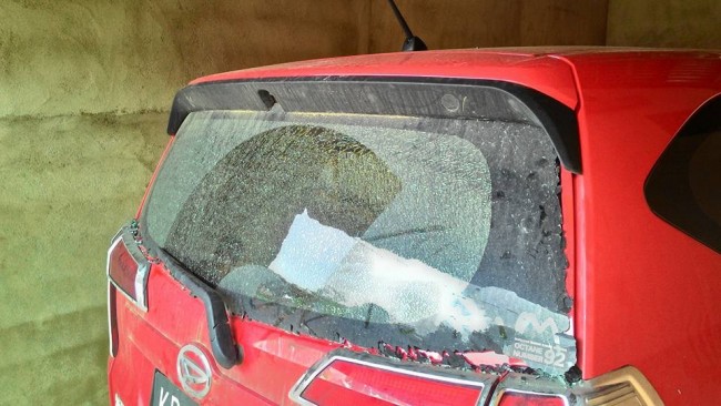 Kaca Belakang Calya-Sigra Pecah Tanpa Sebab... Ramai Lagi. 1 Kaca Belakang Calya-Sigra Pecah Tanpa Sebab