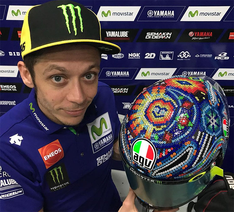 Valentino Rossi dan Vinales Gali Peforma Mesin Baru M1 2018 di Trek Lurus Sepang 2 Pamer Helm Rossi Baru Sepang Tes