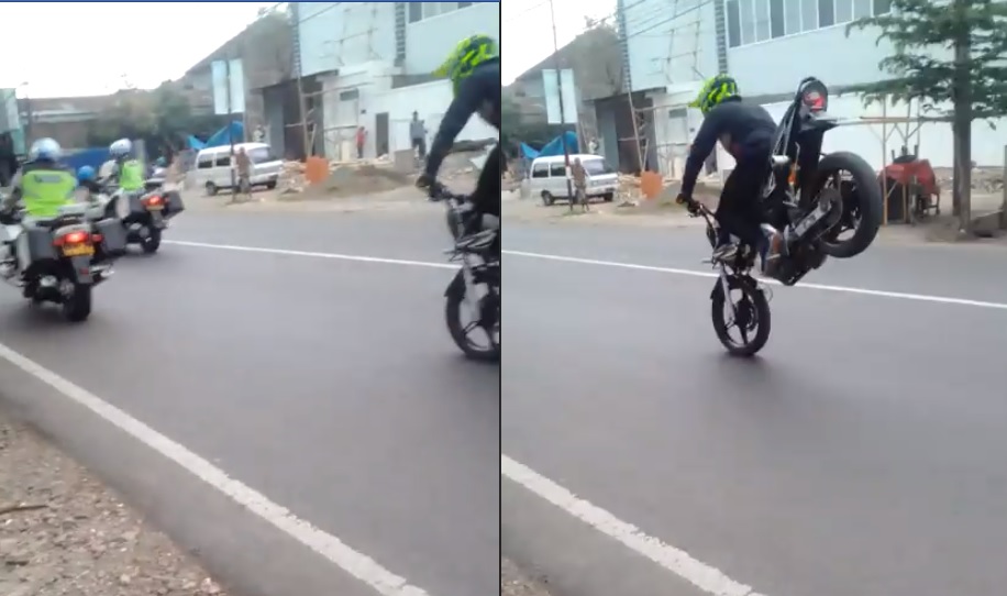 Only In Indonesia, Stopie Diantara Dua Patroli Polisi 1 Stopie diantara dua patroli polisi