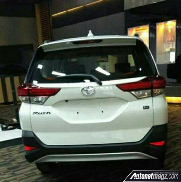 Spesifikasi Mesin All New Toyota Rush Terbaru 2 Toyota-Rush-2018 tampak belakang