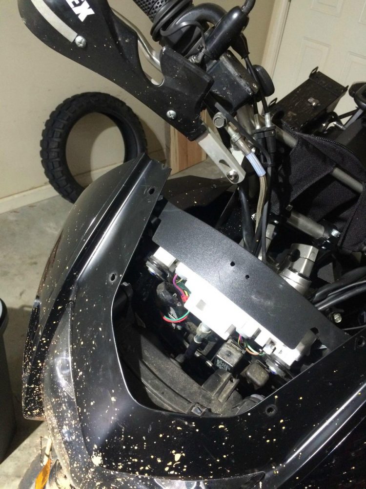 Biker Cantik Ini Bikin Wind Screen dari Tong Sampah !!! 2 Wind Screen dari Tong Sampah