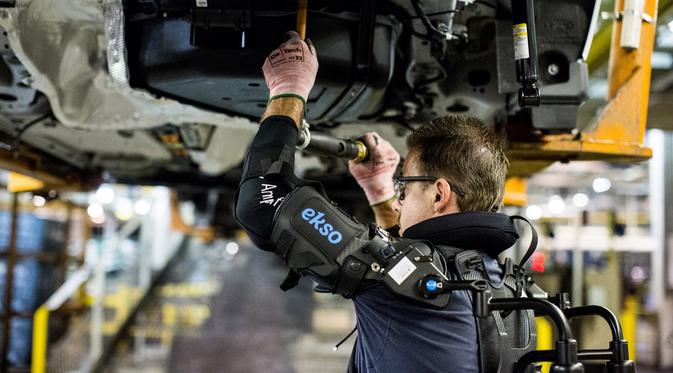 Ford Gunakan Kekuatan 'Iron Man' Untuk Para Karyawannya 1 Ford Gunakan Kekuatan 'Iron Man' Untuk Para Karyawannya