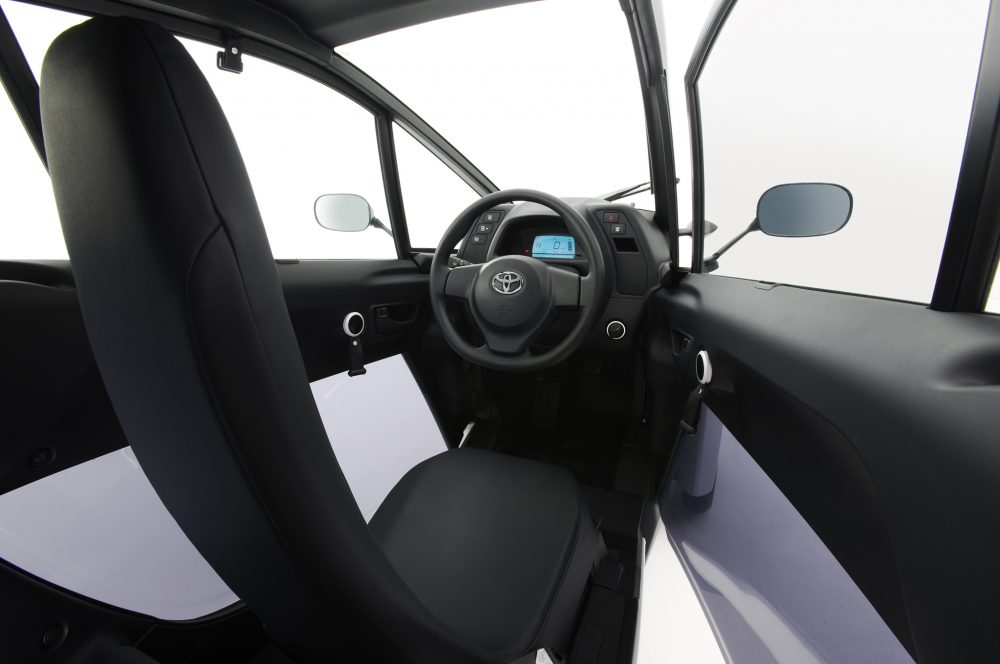 Produk Toyota Ini Bikin Sepeda Motor Tidak Laku Bro... !!! 3 toyota-i-road-interior