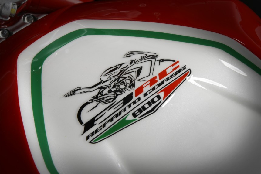 Arti RC dan Angka 37 di 2018 MV Agusta F3 RC Edisi Terbatas 2 2018 MV Agusta F3 RC Limited Edition