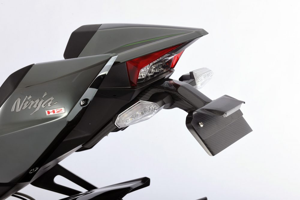 Kawasaki Ninja H2 Ini Bertaburkan Part Serat Karbon