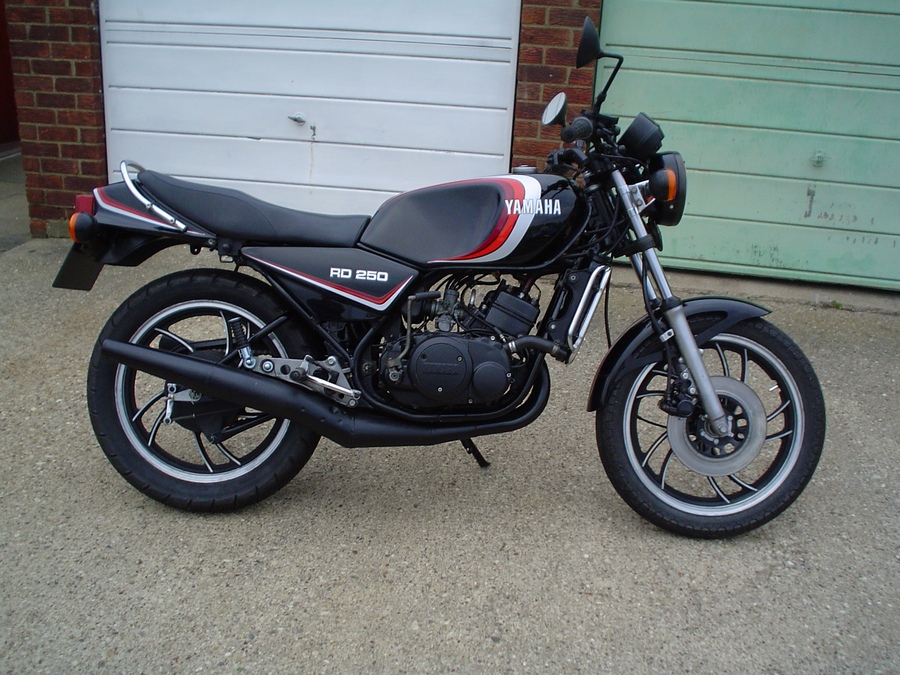Yamaha RZ 250 Motor 2 Stroke Terakhir di Jepang, Kakeknya Yamaha R25 dan MT25 2 yamaha-rd-250-lc
