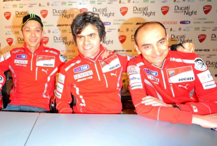 Entah ini sebuah kesengajaan atau tidak. Namun sebuah media memberitakan bahwa mereka sangat bangga dengan memiliki Dovi. Dan disatu sisi membuat sindiran terhadap Valentino Rossi yang dulu pernah membela tim merah di tahun 2011-2012. Apakah benar bos Ducati ini sindir Rossi dan banggakan Dovi 