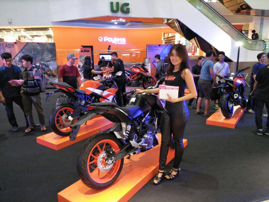 KTM Tebar Pesona Merayu Para Bikers di Surabaya, Muantep Kabeh Cak ! 1 KTM Bike Week di Tunjungan Plaza Surabaya
