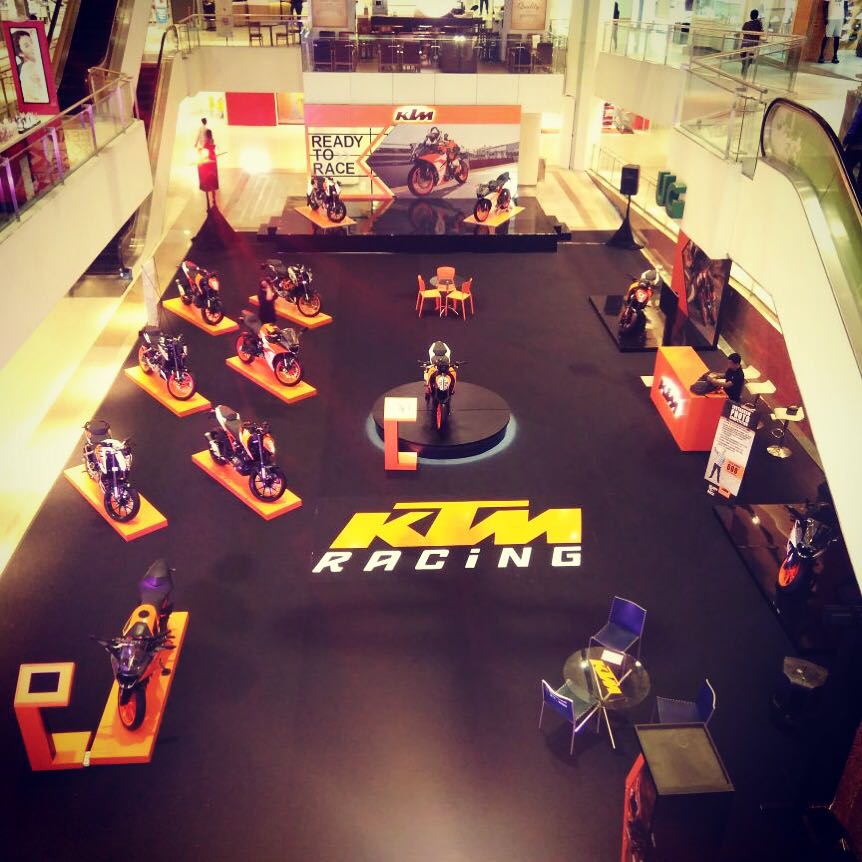 KTM Tebar Pesona Merayu Para Bikers di Surabaya, Muantep Kabeh Cak ! 2 KTM Bike Week di Tunjungan Plaza Surabaya