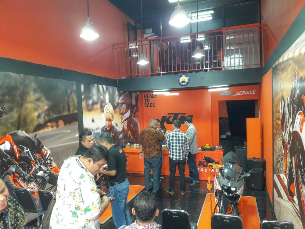 Bukti Semakin Eksis KTM Tambah Dealer Baru di Cipinang 2 Grand Opening Dealer KTM Cipinang