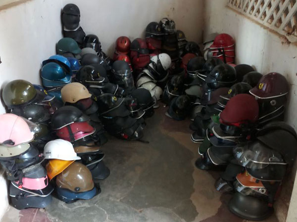 Helm Cetok Masih Banyak Bertebaran di India 1 half helmet ban in bangalore1