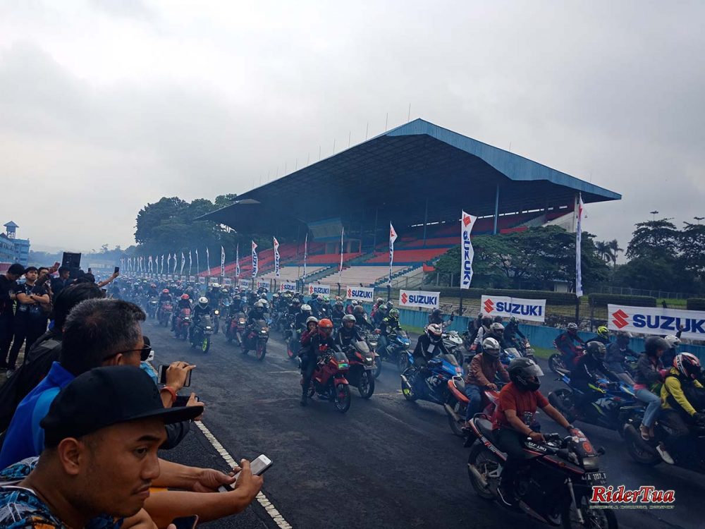 Suzuki Bike Meet Jambore Nasional 2018 di Sentul Dihadiri Andrea Iannone, Alex Rins dan Hamish Daud Suaminya Raisa...Muantab ! 3 Suzuki Bike Meet Jambore Nasional 2018 di Sentul Dihadiri Andrea Iannone, Alex Rins dan Hamish Daud Suaminya Raisa...Muantab !