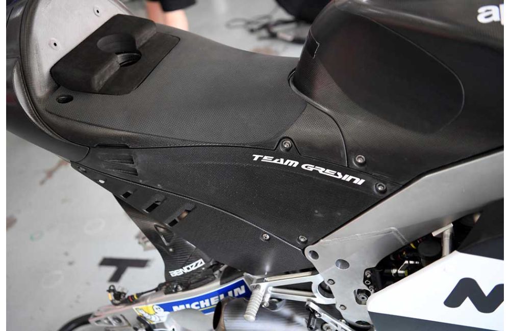 Karena Keinginan Ridernya, Aprilia Hilangkan Tutup Tangki Bensin