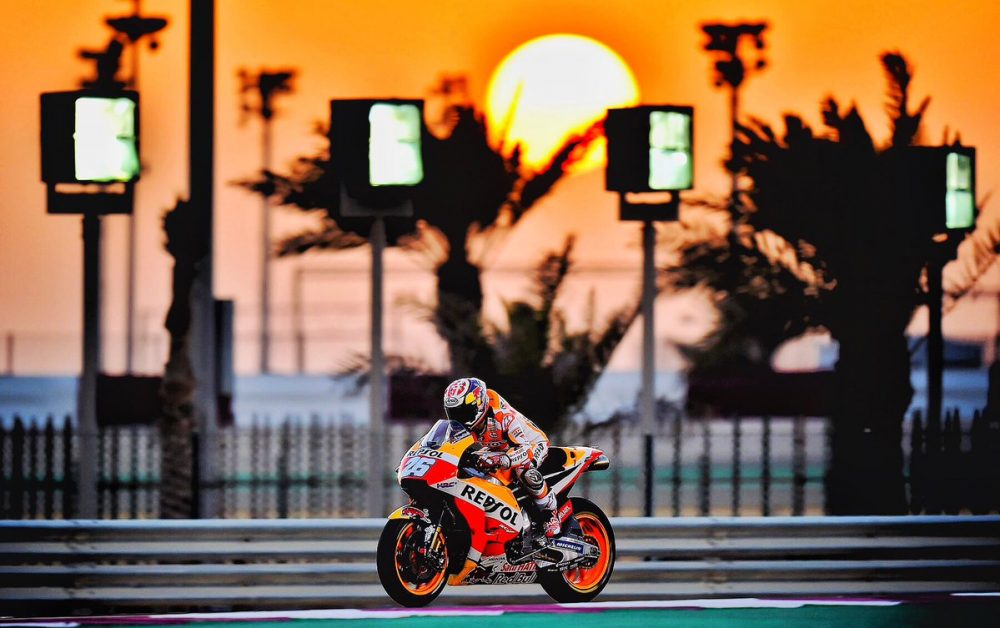 Foto- Foto Rider MotoGP dengan Background Sunset Qatar, Adem Bro ! 2 Foto- Foto Rider MotoGP dengan Background Sunset Qatar