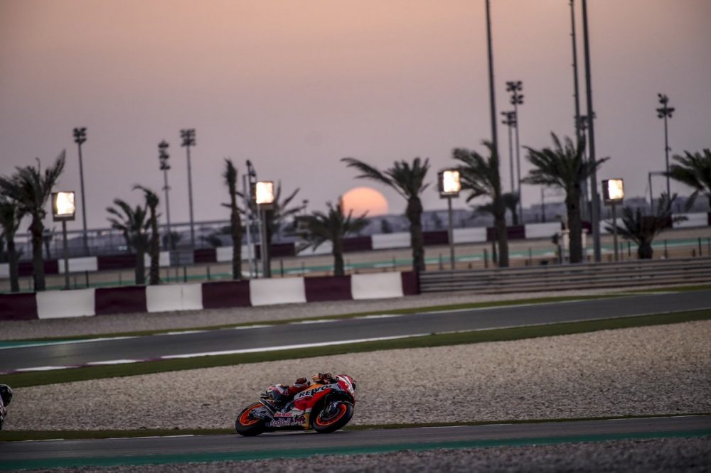 Foto- Foto Rider MotoGP dengan Background Sunset Qatar, Adem Bro ! 8 Foto- Foto Rider MotoGP dengan Background Sunset Qatar
