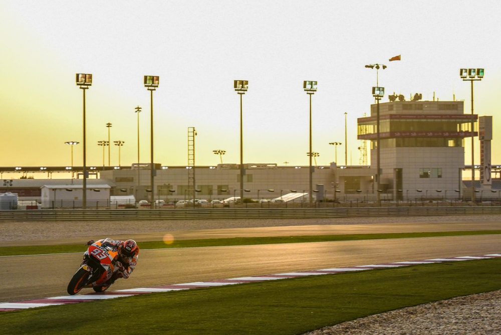 Foto- Foto Rider MotoGP dengan Background Sunset Qatar, Adem Bro ! 5 Foto- Foto Rider MotoGP dengan Background Sunset Qatar