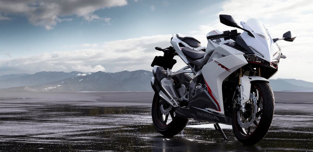 Honda Buat CBR250RR Lebih Juos Buat Saingi Kawasaki ZX-25R 1 Honda CBR250RR 2018 pearl glare white