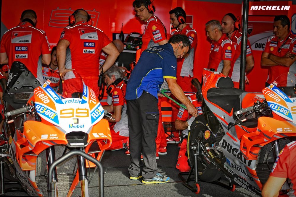 Lorenzo Takutkan Suhu Trek Qatar yang Dingin 2 Jorge Lorenzo harus menang