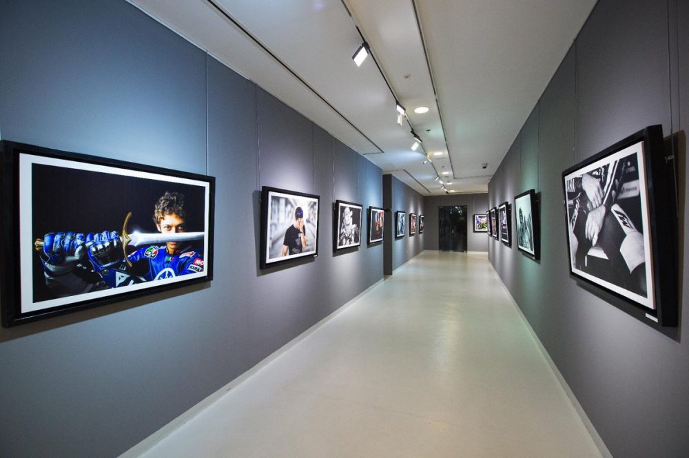 10 Foto Menarik Jelang Tes Pra Musim Qatar 2018, Nomor 4 Bikin Motor Meleleh ! 9 Pameran Fotografi GP Qatar Anniversary ke 15 1