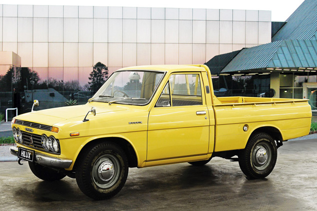 Kenapa Toyota Hilux Dijuluki Mobil Yang Tak Bisa Dibunuh ? 1 toyota hilux generasi pertama