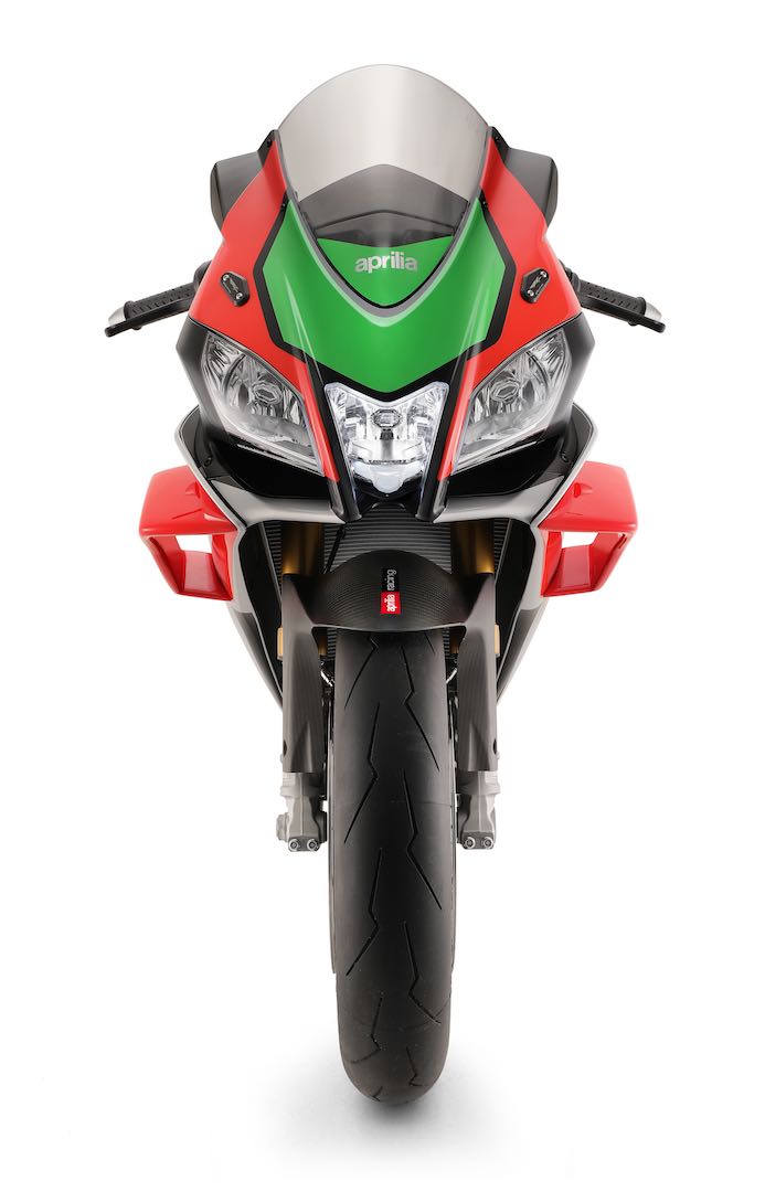 Ini Motor Sport Produksi Massal Pertama di Dunia Yang Pakai Winglet, Cuma 100 Unit ! 2 2018 Aprilia RSV4 RF dengan Factory Works kit