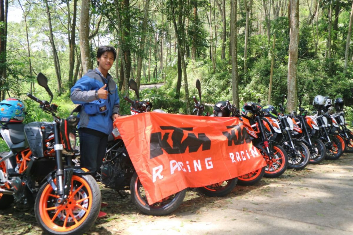 KTM 'Orange Ride' Surabaya Touring Perdana ke Pacet Mojokerto 3 KTM Orange Ride perdana KTM Surabaya 2