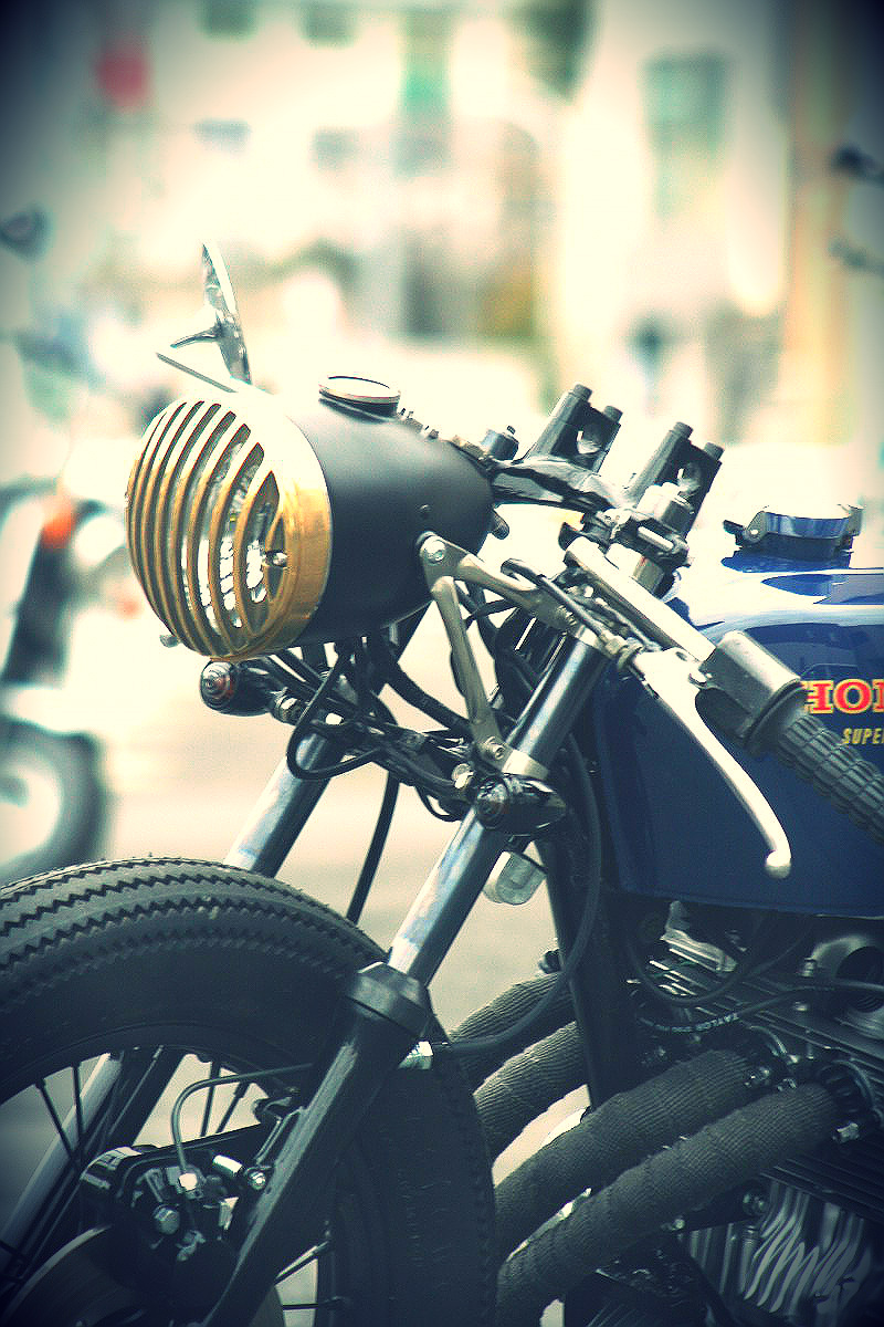 Modifikasi Honda CB400Four Dibuat Oleh Tangan Kiri 5