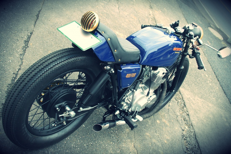 Modifikasi Honda CB400Four Dibuat Oleh Tangan Kiri 6