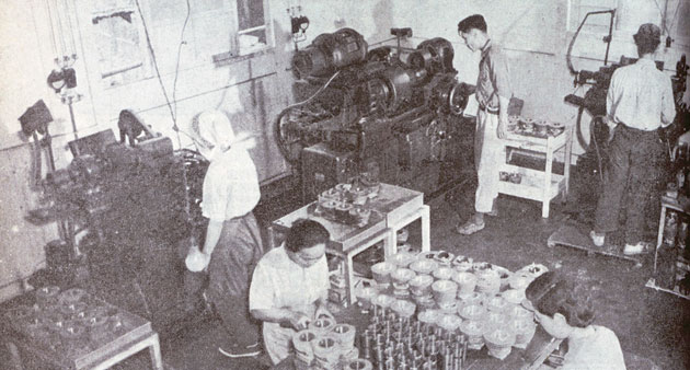 Inilah Sepeda Motor Honda Produksi Massal Pertama 2 Pemandangan pabrikasi mesin tipe A di Pabrik Noguchi (1948)