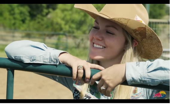 Video Marc marquez Geber CRF450 Lawan Cewek Naik Kuda Liar