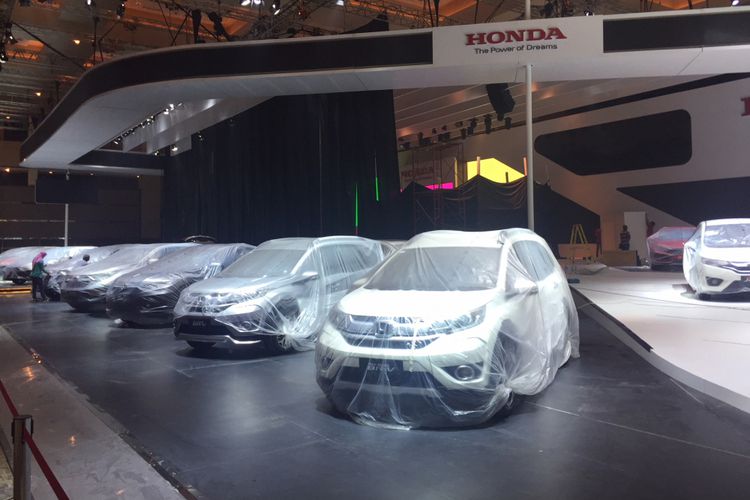 Booth Suzuki di IIMS Dijaga Ketat Petugas Keamanan dan Ditutup Kain Hitam 1 booth honda di iims 2018