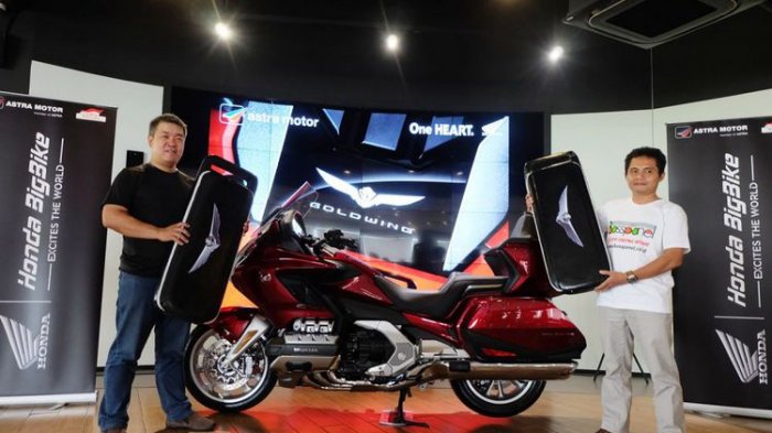 Honda akan Beri Dukungan Android 5.0 Untuk Gold Wing 1 penyerahan-2-unit-honda-gold-wing